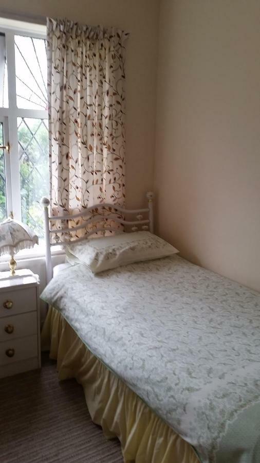 Oaklands Bed & Breakfast Uxbridge Luaran gambar