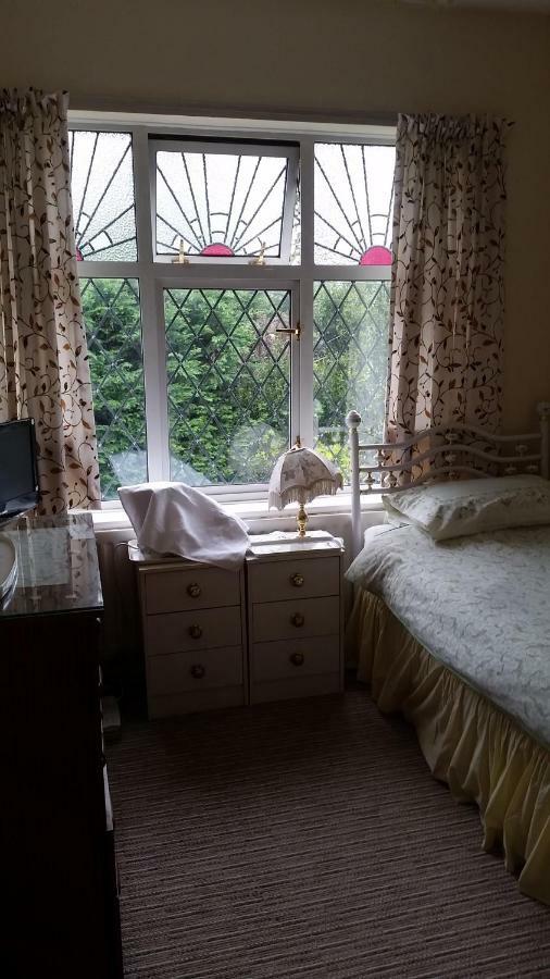 Oaklands Bed & Breakfast Uxbridge Luaran gambar